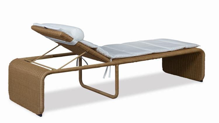 August Outdoor Chaise